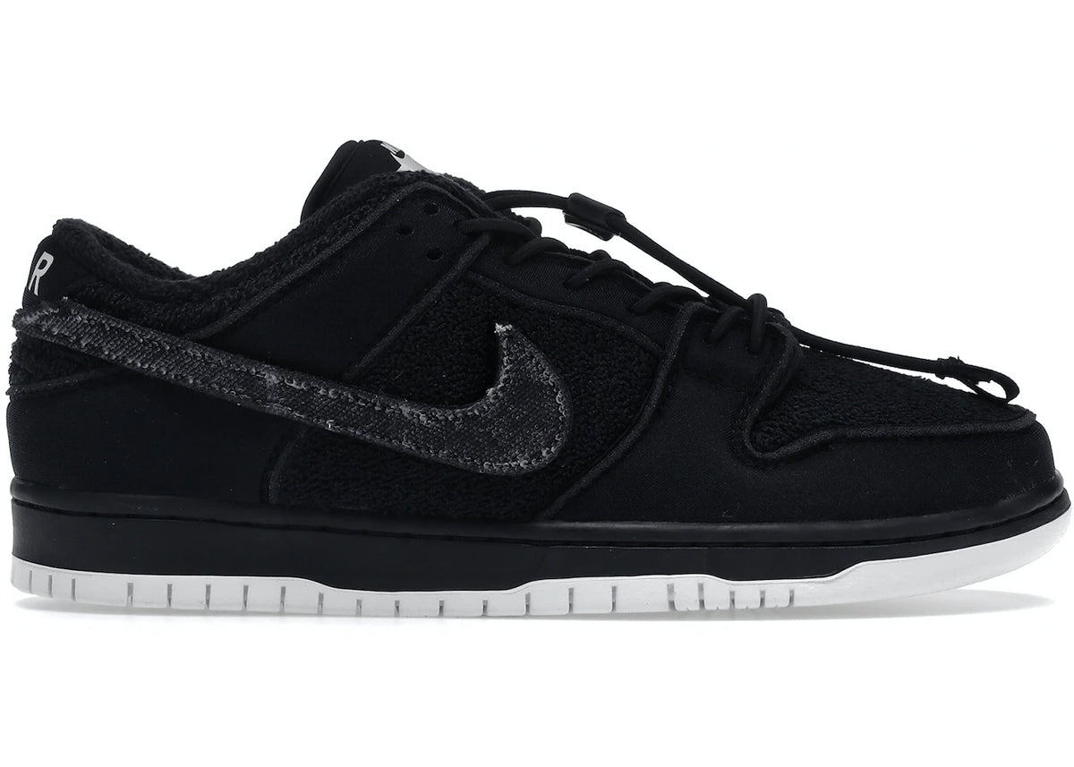 SB Dunk Low Gnarhunters