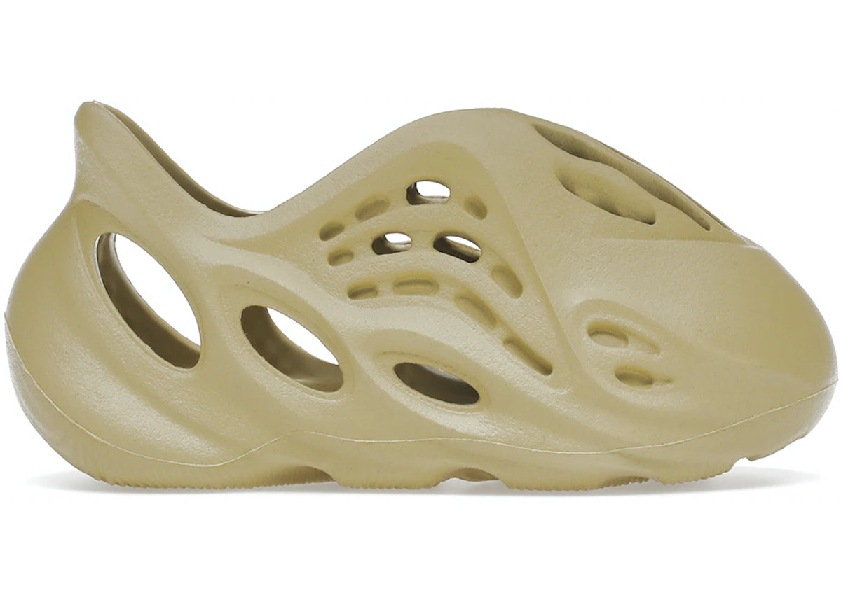 Yeezy Foam RNNR Sulfur (Infants)